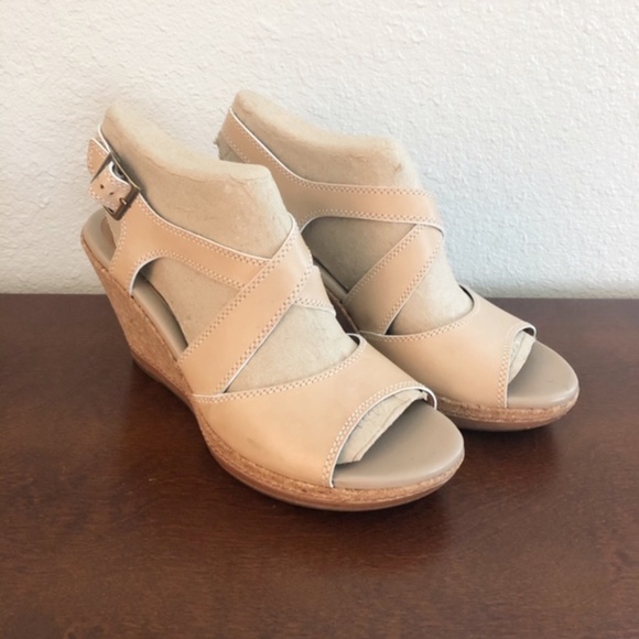 Clarks Shoes - Clarks Tan Leather Wedge Sandal Heel Size 11 NWT
